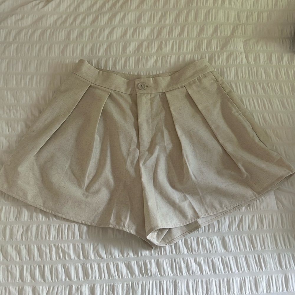 NWT Mable Tailored Shorts in Off-White/Cream Color